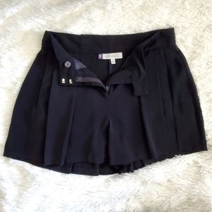 4/$20 🦋 Sz 2 Jennifer Lopez Black Flowy Pleated Shorts